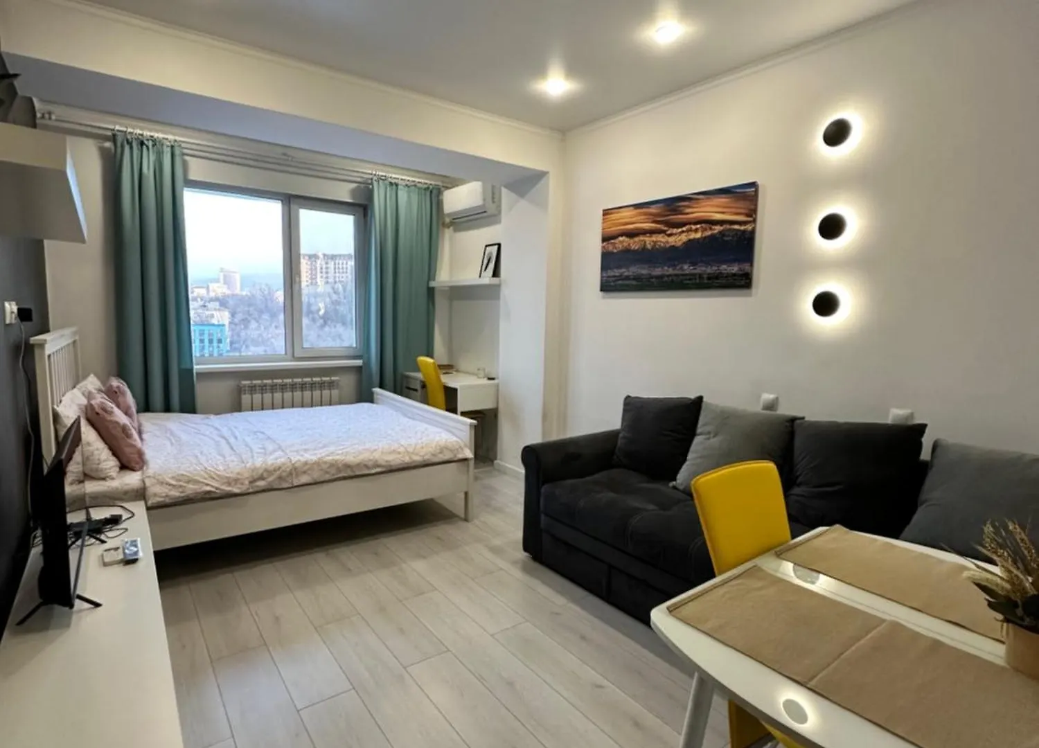 Modern Studio With Ikea Decor Almaty Kazachstán